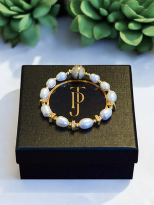 Noelle white freshwater pearl and gold bracelet