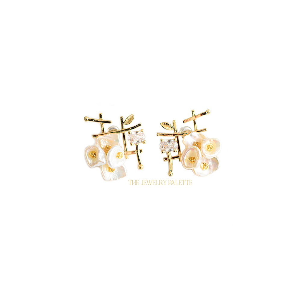 Demet pearl stud earrings