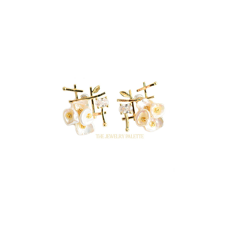 Demet pearl stud earrings