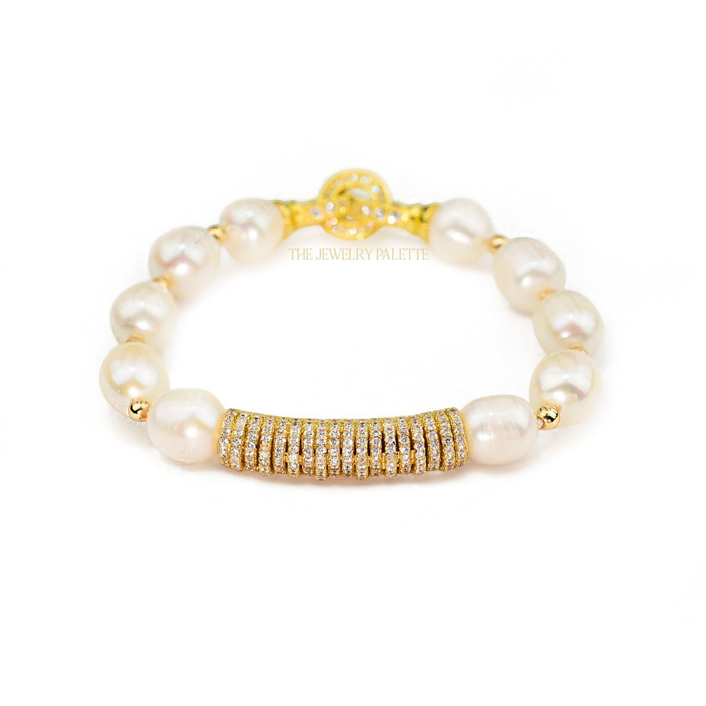 Madison white freshwater pearl bracelet with gold centerpiece